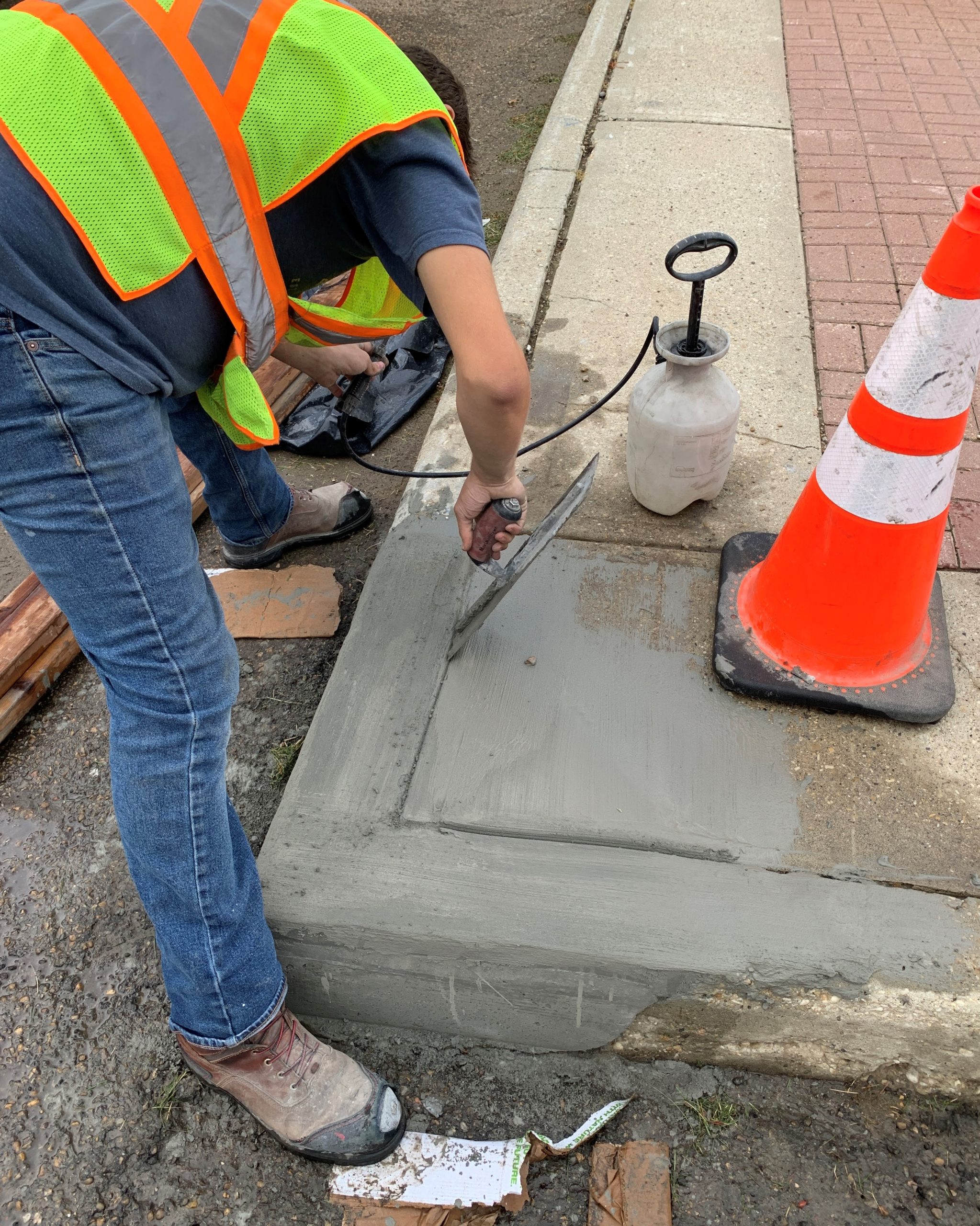 Finished concrete corner repair by DM Contracting in Edmonton